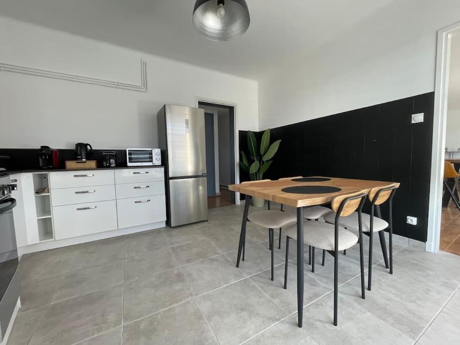 Elegant Proche Apartment *